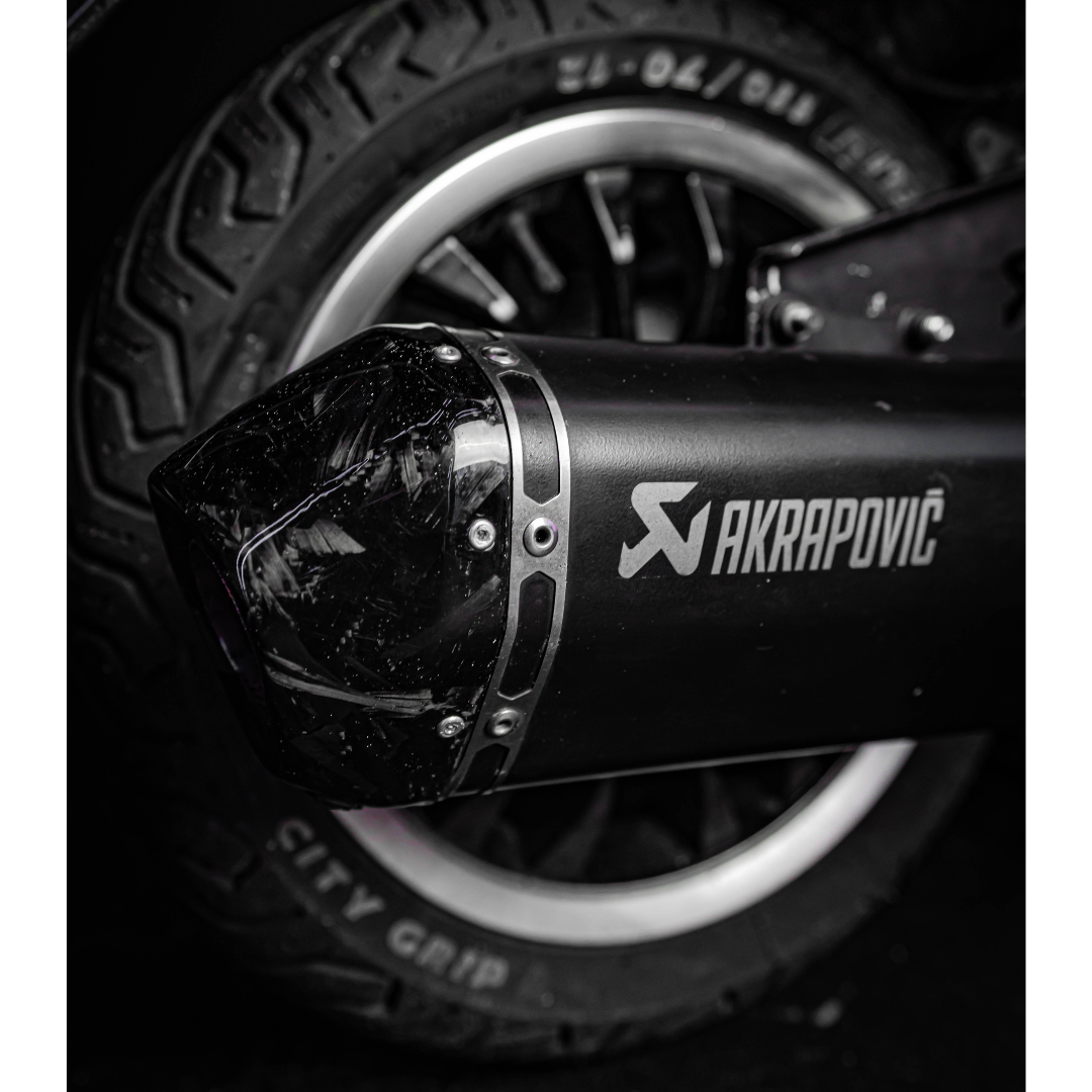 Eindkap Forged Carbon Akrapovic Uitlaat Piaggio / Vespa 4 Takt