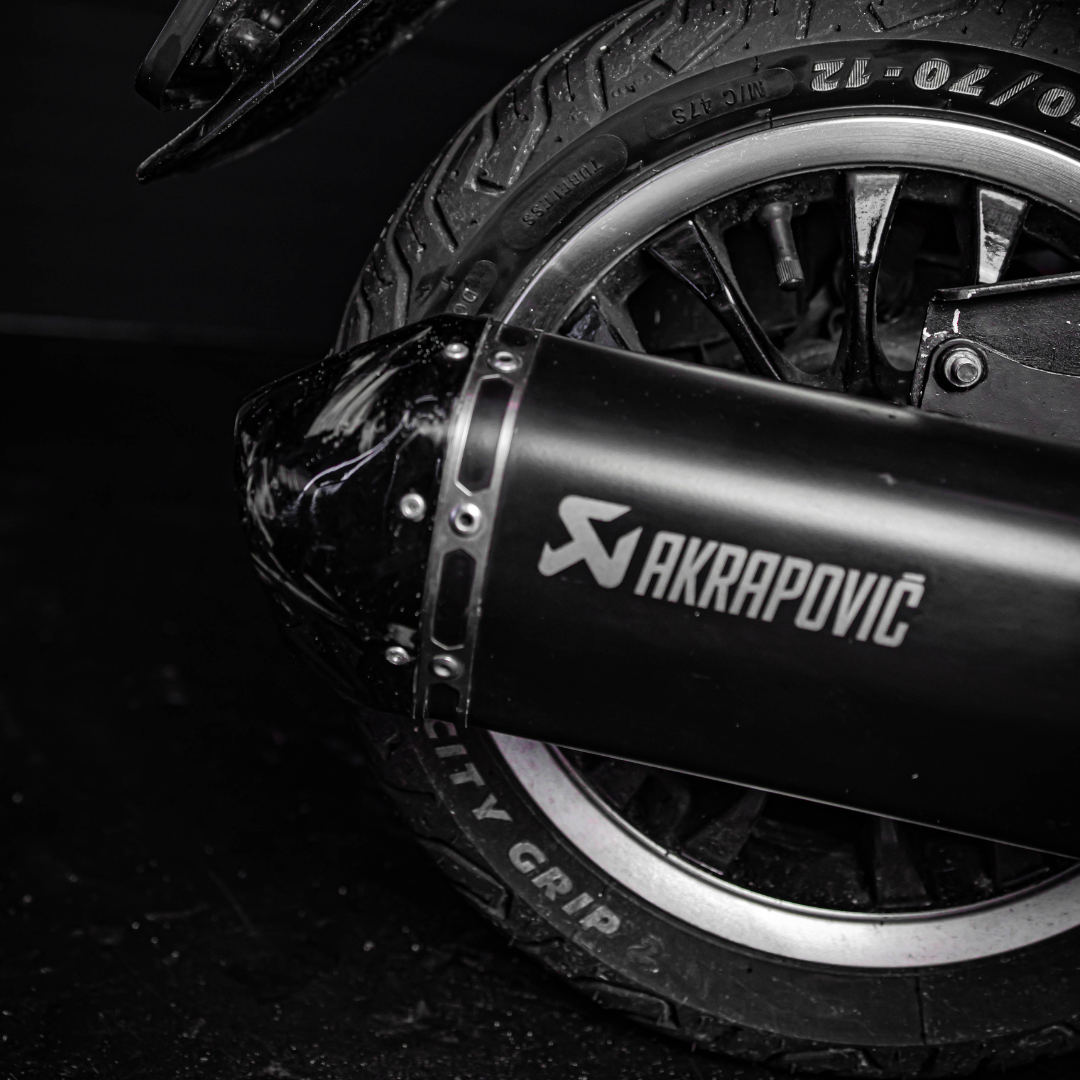 Eindkap Forged Carbon Akrapovic Uitlaat Piaggio / Vespa 4 Takt