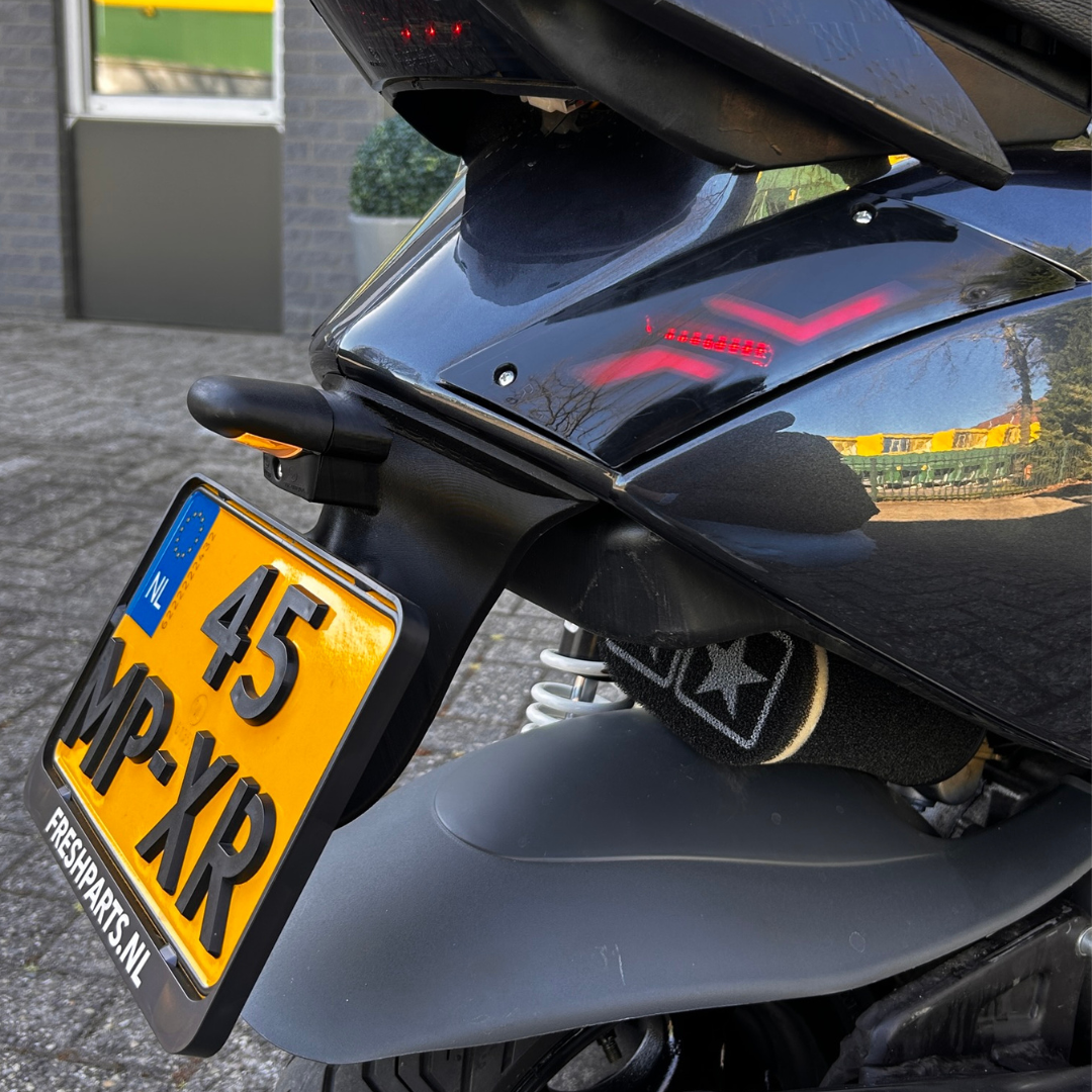 3D Achterspatbord Met Verlichting Aansluiting Kort Piaggio Zip