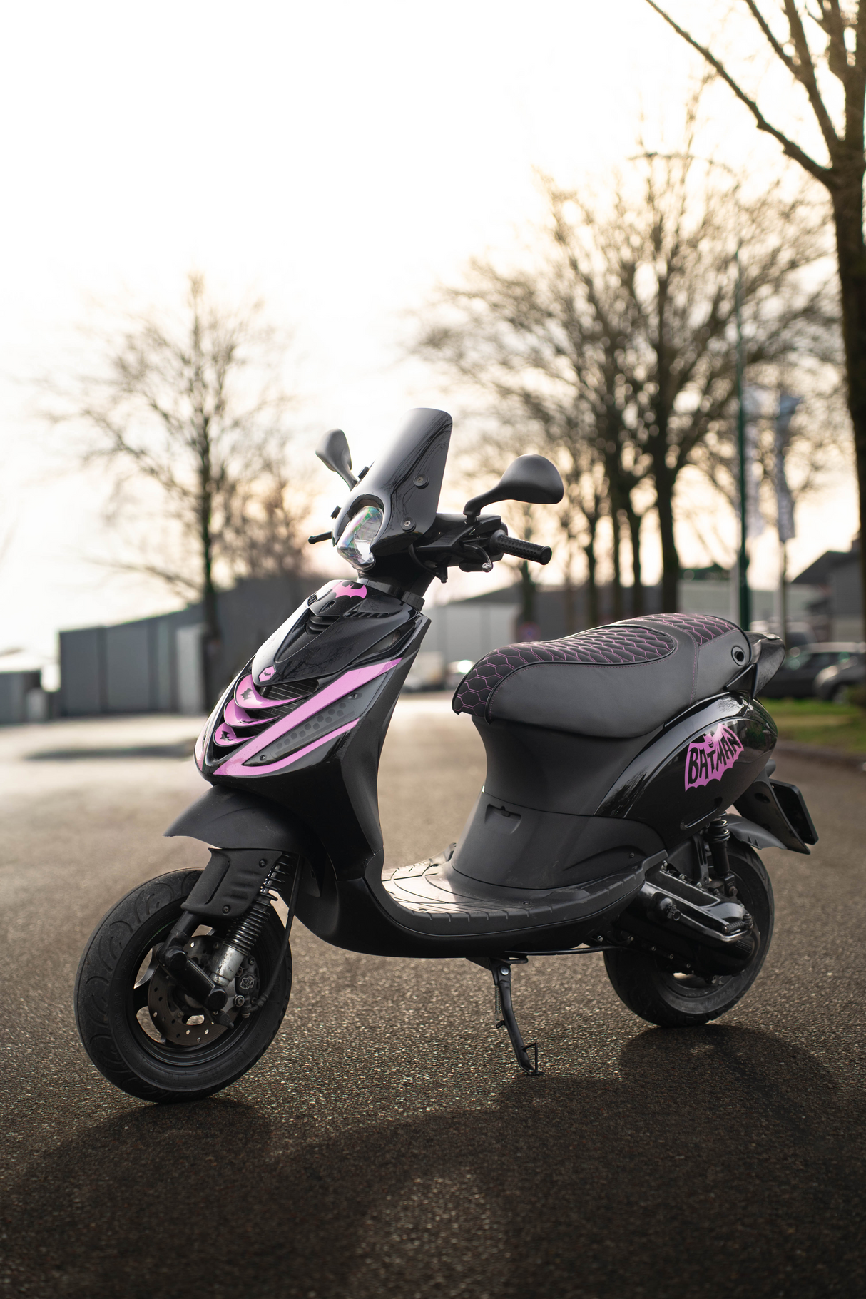 Fenom Zadelhoes Alcantara Look Roze Piaggio Zip
