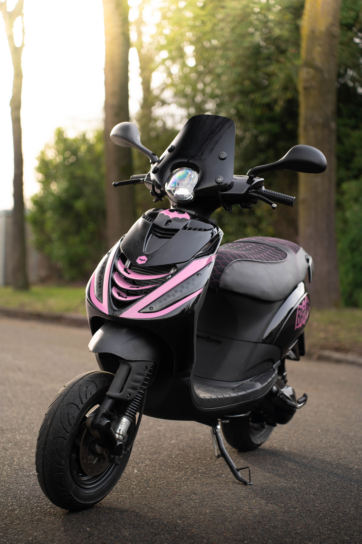 Fenom Zadelhoes Alcantara Look Roze Piaggio Zip