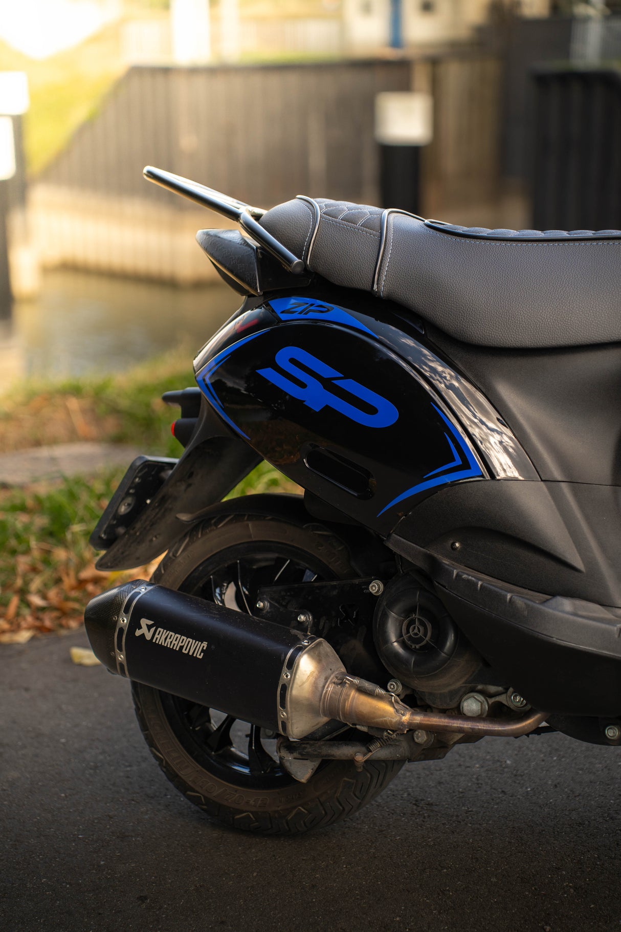 Akrapovic Uitlaat + Bocht Piaggio Zip / Vespa Sprint 4T2V