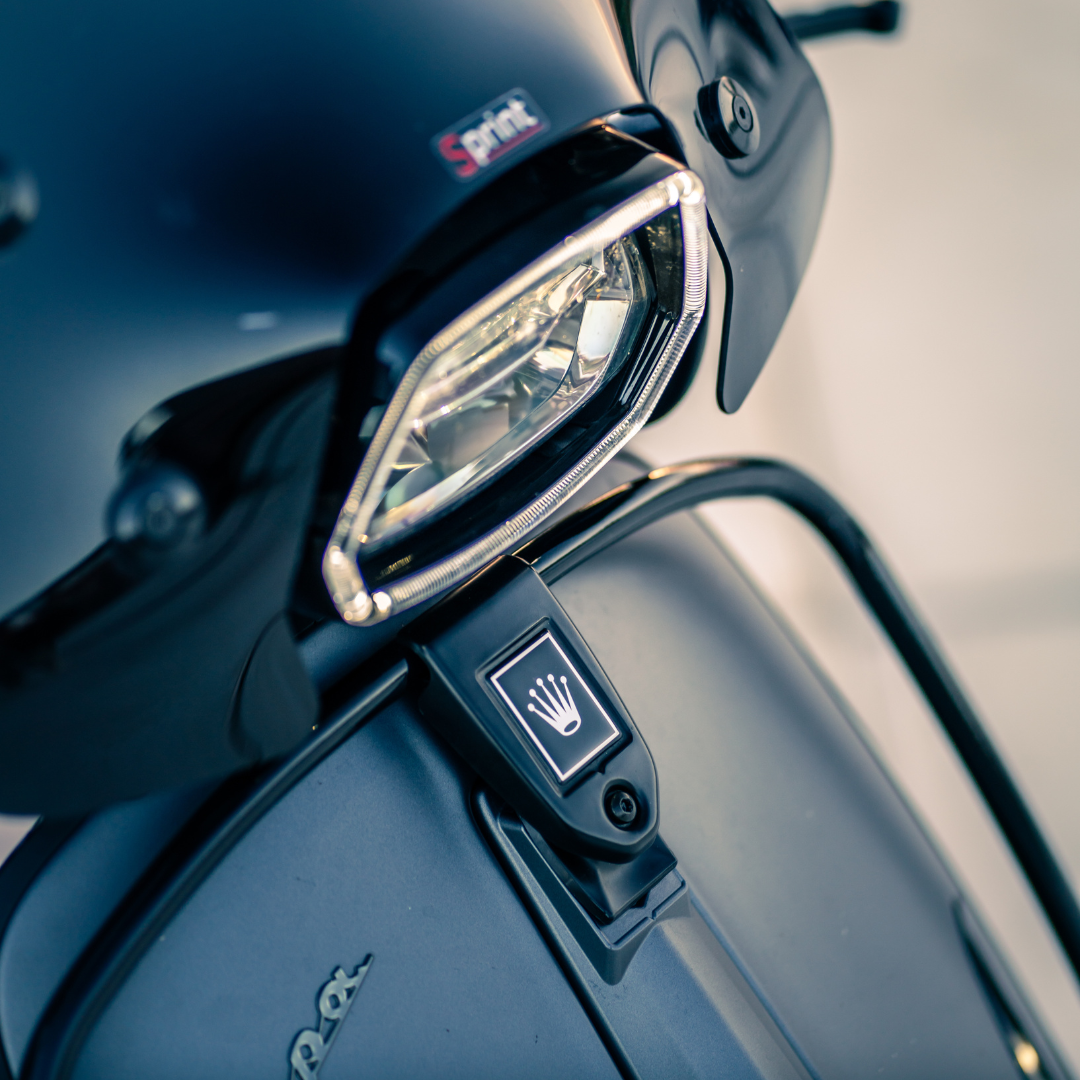 LED-Scheinwerferkante glänzend schwarz Vespa Sprint