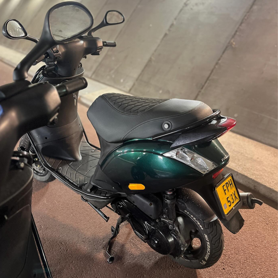 Sitzbezug Alcantara / Carbon Piaggio Zip Schwarz Custom